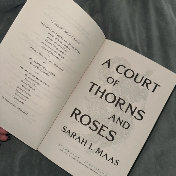 A Court of Thorns and Roses book by Sarah J Mass paperback - Picture 3 of 5